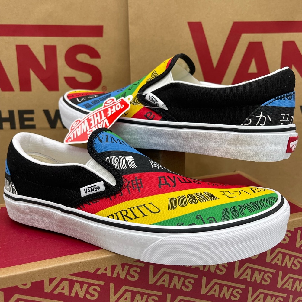 Vans WMNS Classic Slip-On (Vans
Spirit)Multi/True White Sneakers
VN0A4U38WK2 - Picture 7 of 16
